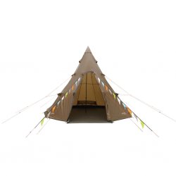 Easy Camp Rands Tipi sat op og klar – den åbne dør indbyder til et rummeligt og behageligt ophold i naturen.