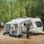 Skab hurtigt et beskyttet område uden for din campingvogn eller autocamper med Dometic Rally Tour fortelt.