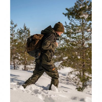 Rygsæk med indbygget skammel, flere praktiske lommer og ergonomiske skulderstropper til børn.