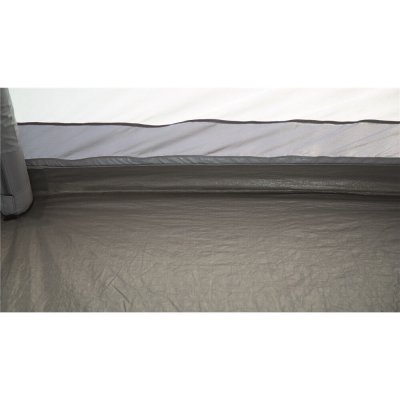 Fast golv ger ett bättre klimat i tältet.