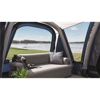 Ekstra plads i alrummet for at skabe et rum at hænge ud i.