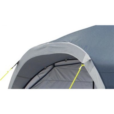 Åben vægdel på haverteltet.