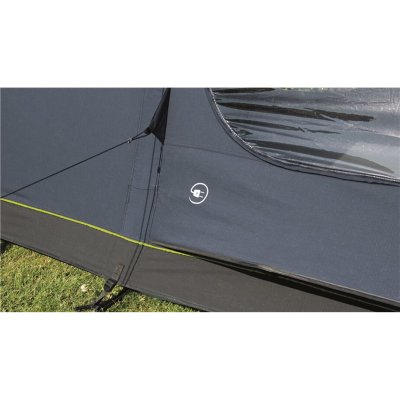 Kabelindføring og ventilation ved vinduerne i Outwell Hayward Lake 5ATC.