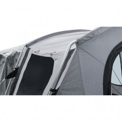 Siderne åbnes for at ventilere teltet på varme dage.