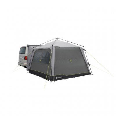 Outwell Fastlane 300 Shelter med bil forbundet i en vinkel forfra.