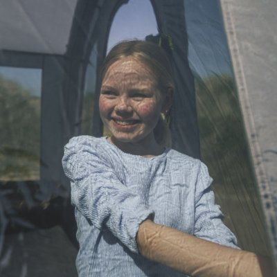 Myggenetdør på teltet giver ekstra ventilation.