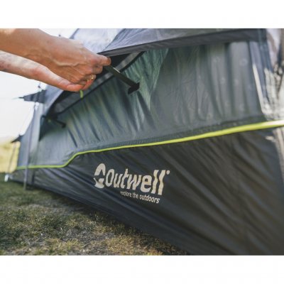 Justerbar ventilation med indbygget myggenet under ét vindue