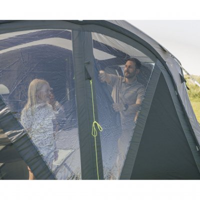 Justerbara förrar för att styra ventilation och ljusinsläpp.