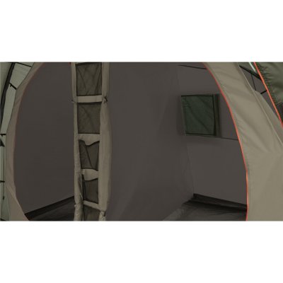 Sovekabinen på Easy Camp Galaxy 400 er lavet af mørkt stof for mindre lystransmission.