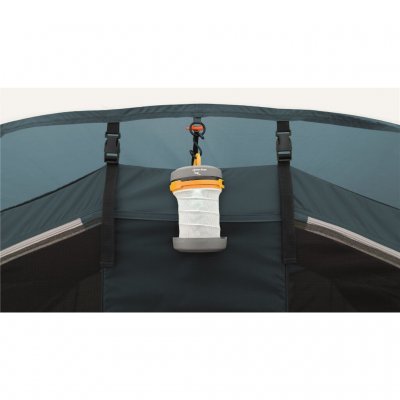 Lysholder midt i Palmdale 500-familieteltet fra Easy Camp.