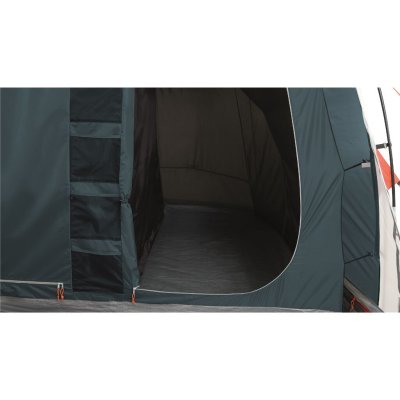 Mørke vægge og lofter i sovekabinen giver mindre effekt af morgensolen i Easy Camp Palmdale 500 Lux.