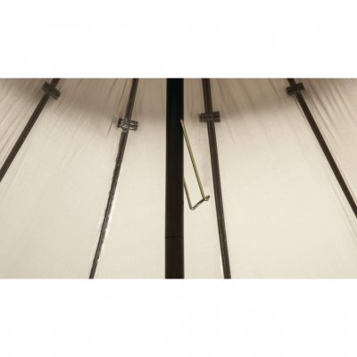 Teleskopisk midterstang gør teltet let at oprette.