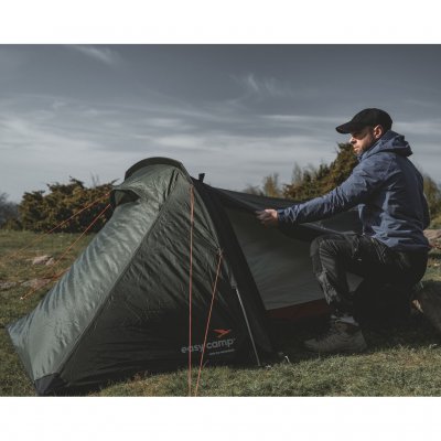 Sarek 2 i naturen – sideindgangen rulles op for bedre ventilation, nem adgang og en åben fornemmelse i teltet