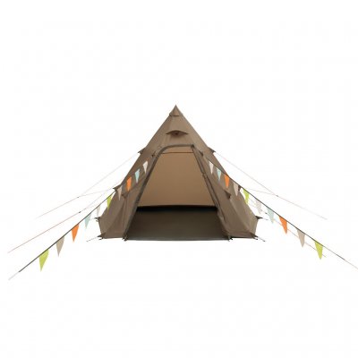 Easy Camp Otra Tipi set forfra – den åbne dør giver nem adgang og inviterer dig ind i et rummeligt og behageligt indendørsmiljø.