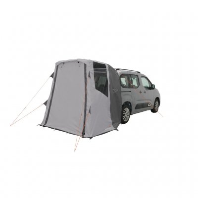 Easy Camp Krossbu Mini set skråt forfra med lukket dør – giver et vejrbeskyttet og privat område ved campervanen
