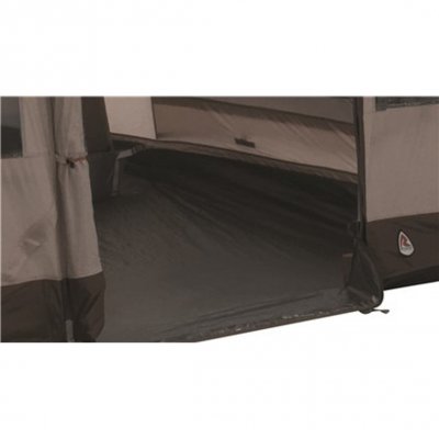 Gulv med foldekant ved indgangen til teltet ved Robens Cabin 600.