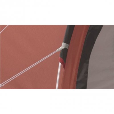 Forstærkede monteringer til telt barduner på Robens Arrowhead.