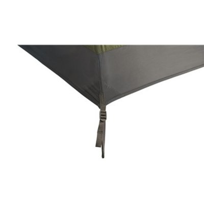 Justerbare beslag i hjørnerne gør det nemt at justere teltet efter jordforholdene.