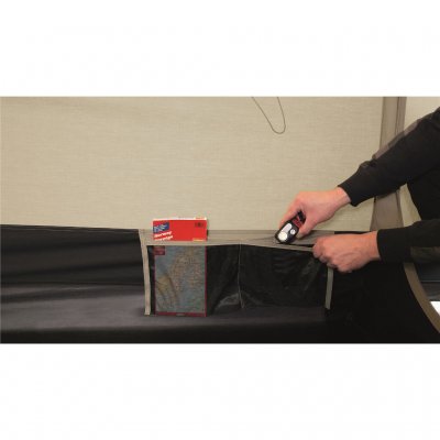 Netlommer på siderne af teltet letter opbevaring af udstyr.