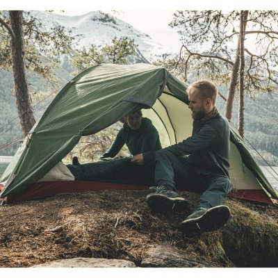 Teltstænger i aluminium og barduner med god stabilitet.