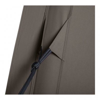 Det tekniske polycotton-stof giver god åndbarhed, et behageligt indeklima og høj slidstyrke.