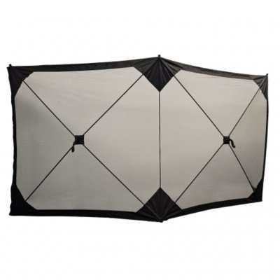 Vindskærmen på 2,7 meter har to sektioner.