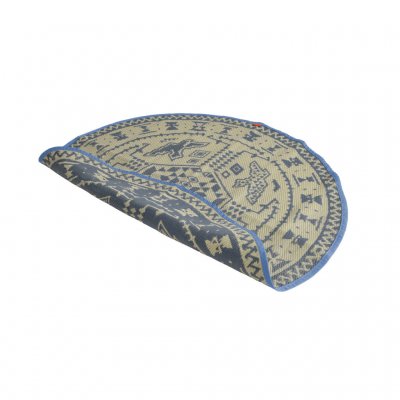 Tæppe til teltet eller terrassen i slidstærkt materiale, der er nemt at rengøre.