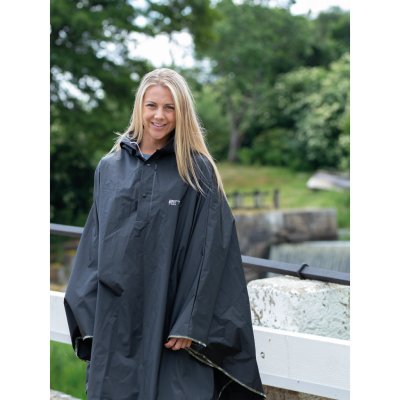 Rain poncho er perfekt på campingpladsen eller til udflugten.