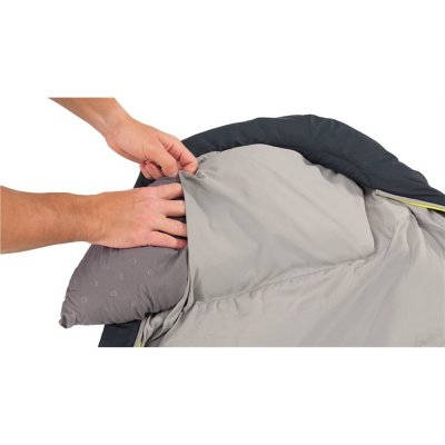 En smart detalje er en lomme i hætten af ​​soveposen der kan udfylde med dit tøj til at lave en pude.