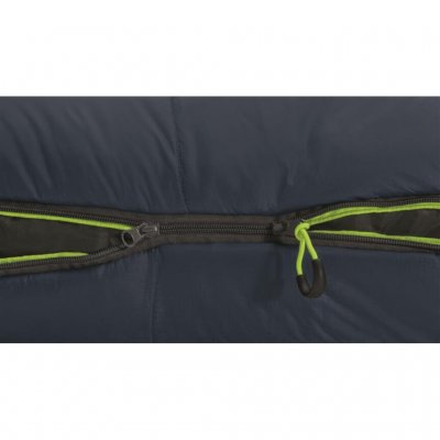 2-vejs lynlås gør det muligt at åbne bunden af ​​soveposen på varme nætter