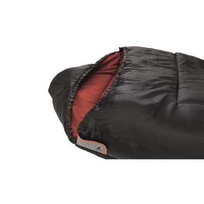 Stram hætten på Easy Camp Nebula XL for at beskytte mod varmelækage.