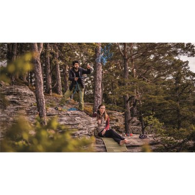 Holdbar pakkevenlig sovepude til camping og friluftsliv.