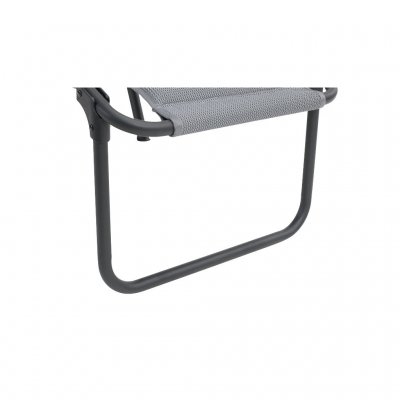 Hurtigttørrende polstring på campingstolens fodstøtte.