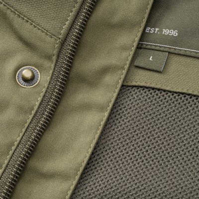 Stærk lynlås og behageligt meshfor.