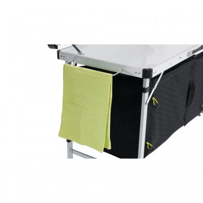 Den ene kortside giver gode opbevaringsmuligheder til håndklæder og andre småting