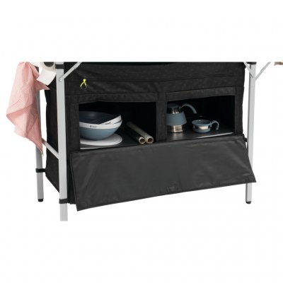 De store hylder giver dig gode opbevaringsmuligheder til pander og gasflasker