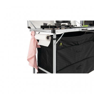 Den ene kortside giver gode opbevaringsmuligheder til håndklæder og andre småting