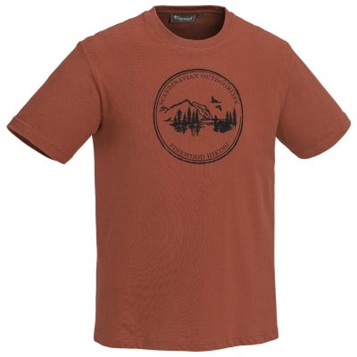 Dejlig t-shirt fra Pinewood 100% bomuld, perfekt til camping og udendørs aktiviteter.