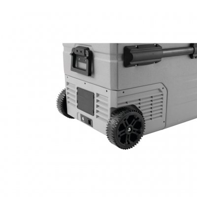 Store slidstærke hjul gør den nem at bære.