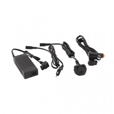 Køleboksen kan bruges både i en bil og med lysnettet.