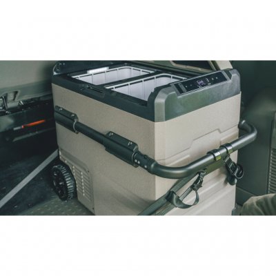 Holder køleren på plads under kørslen.