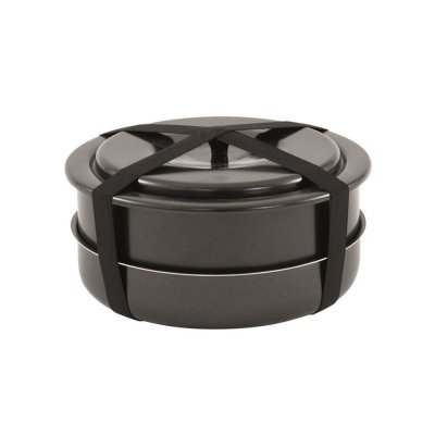 Campingpottesættet er pakket sammen, hvilket giver en lille pakningsstørrelse.