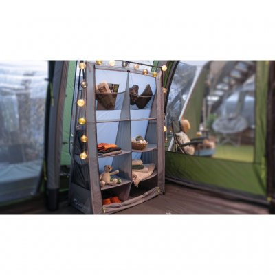 8 hylder og sidelommer betyder, at du kan opbevare meget.