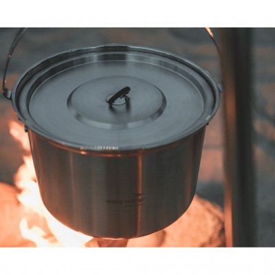 4-liters gryde i rustfrit stål. Designet til at hænge over åben ild.