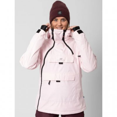 Logo foran og i blødt stretchy materiale.