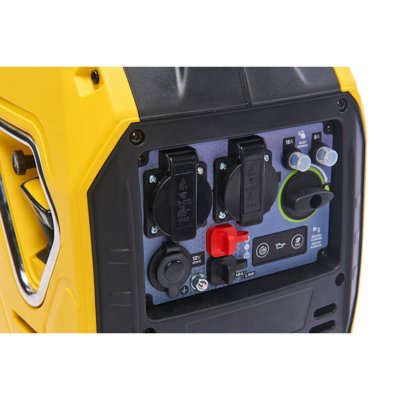 To 220V stikkontakter og en 12 V stikkontakt.