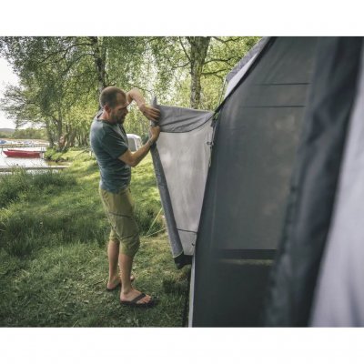 Nyd en fleksibel indgang med to sider, der kan åbnes helt med mesh-dør – perfekt til campingeventyr!