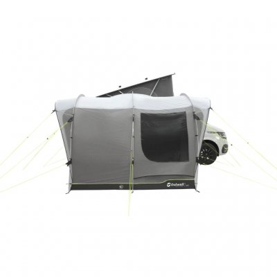 Outwell Armona på siden af ​​bilen med lukket dør.