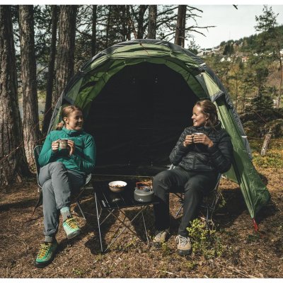 Robens Cima Versa 4 – nyd naturen med rummelig apsis, perfekt til afslapning med stole og bord.