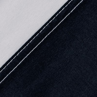 Stoffet er slidstærkt, men let. Weathershield™ Pro-materialet er afprøvet i forskellige miljøer.